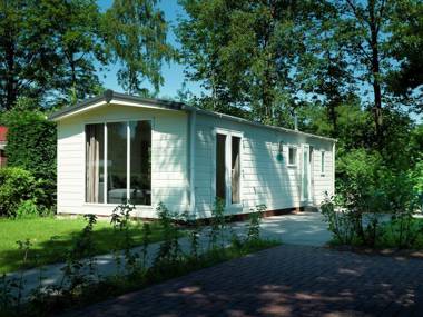 Comfortable chalet with a garden at nature reserve
