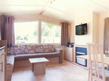 Carefully furnished chalet with a garden close to nature