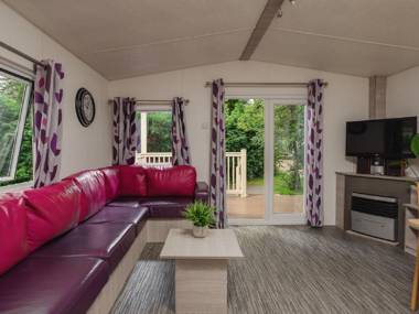 Comfortable chalet with a covered terrace close to nature