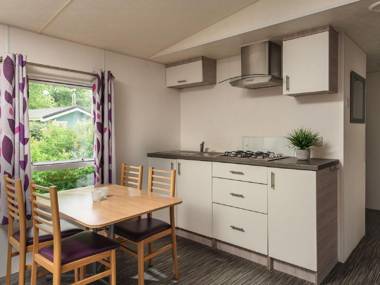 Comfortable chalet with a covered terrace close to nature