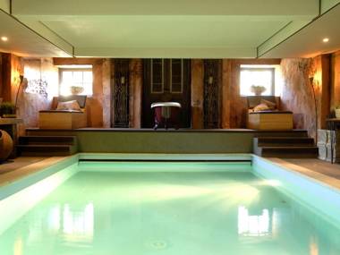 Grand Holiday Home in Alphen with Sauna & Jacuzzi