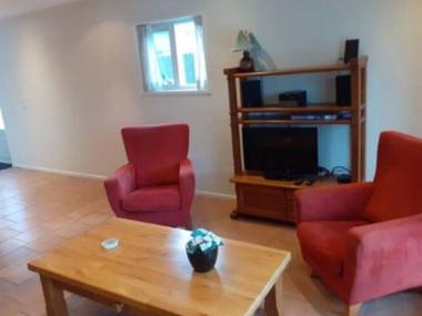 Child friendly apartment on a farm with garden in Fochteloo