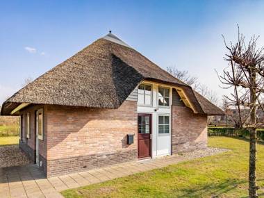Thatched villa with dishwasher 2 km. from Appelscha