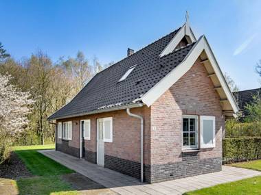 Beautiful holiday home with 2 bathrooms 2 km from Appelscha