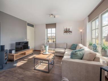 Stately luxury villa with two bathrooms 2km from Appelscha