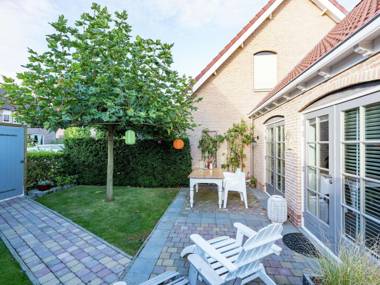 Romantic cottage with sauna in a beautiful cycling and walking environment.