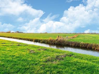 Modern Holiday Home in Easterlittens with Fishing Near