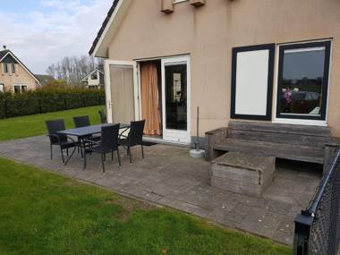 Nice holiday home with sauna and jacuzzi near the Wadden Sea