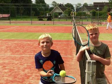 Tidy chalet with a microwave near the Wadden Sea