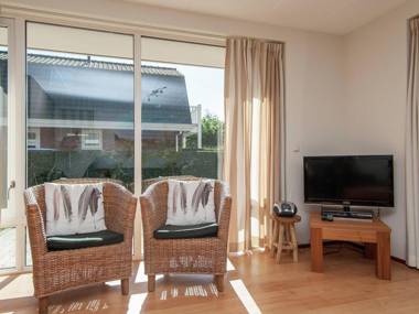 Cozy holiday home with a spacious garden 1.2km from the sea