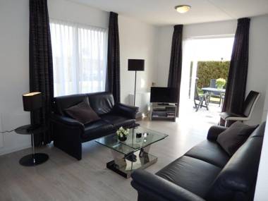 Detached house with garden 1.5 km from the sea