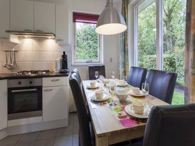 Detached house with garden 1.5 km from the sea