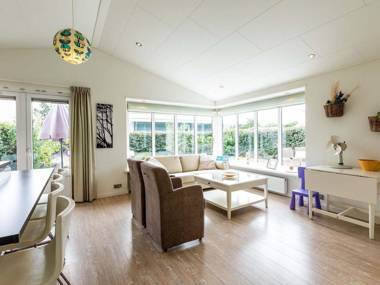 Charming chalet with dishwasher in Noordwijk sea at 2.5 km.