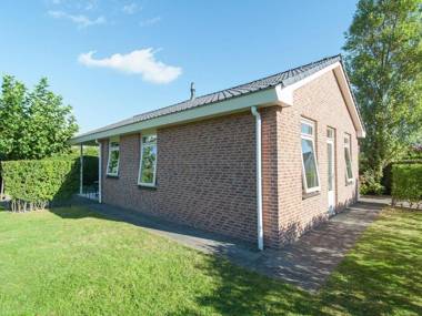 Cozy bungalow with a spacious garden at 1.2 km. from the sea