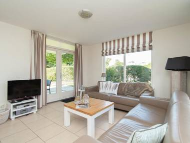 Cozy bungalow with a spacious garden at 1.2 km. from the sea