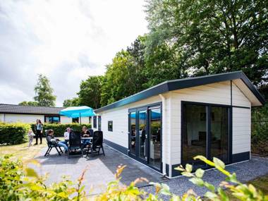 Modern chalet with dishwasher in Noordwijk sea at 3 km.