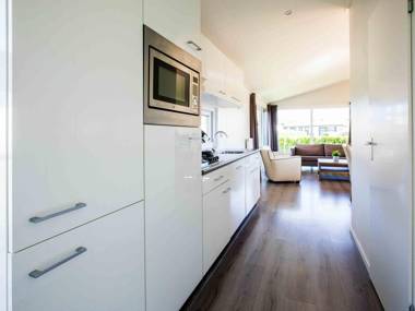 Modern chalet with dishwasher in Noordwijk sea at 3 km.