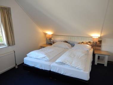 Spacious house with garden 1.5 km from North Sea