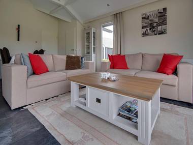 Lovely Holiday Home in Kattendijke with Garden