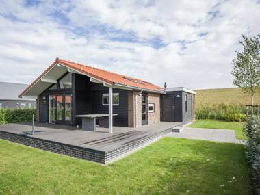Luxurious Holiday Home in Kattendijke with Terrace