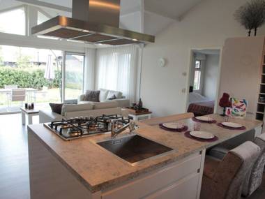 Lovely Holiday Home in Kattendijke near Centre & Seabeach