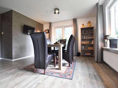 Alluring Holiday Home in Reutum-Weerselo with Jacuzzi