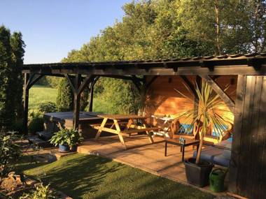 Alluring Holiday Home in Reutum-Weerselo with Jacuzzi