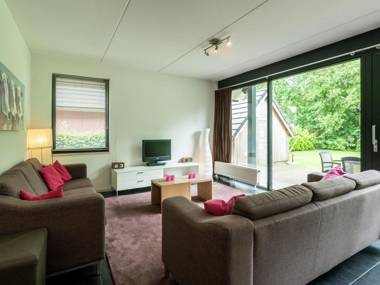 Comfortably furnished holiday home in a small park on the Slotermeer