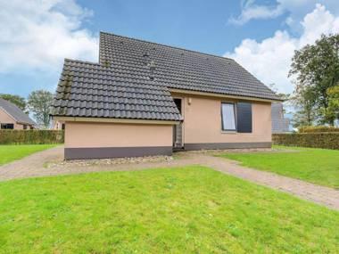 Serene Holiday Home in Gaasterlân-Sleat with Garden