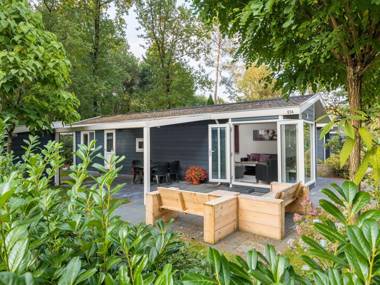 Comfortable chalet with dishwasher in a nature reserve