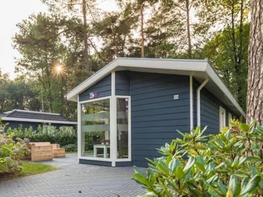 Comfortable chalet with dishwasher in a nature reserve