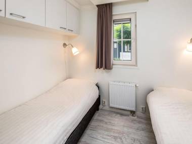 Detached chalet with dishwasher in a nature reserve