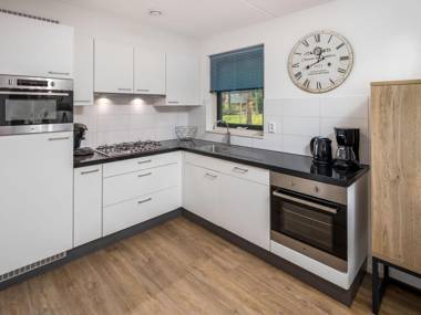 Luxurious holidayhome with whirlpool and sunshower in nature