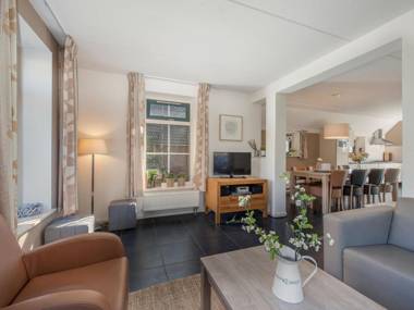 Comfortable two bathroom holiday home in a nature reserve