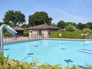 Semi-detached bungalow with dishwasher near the Veluwe