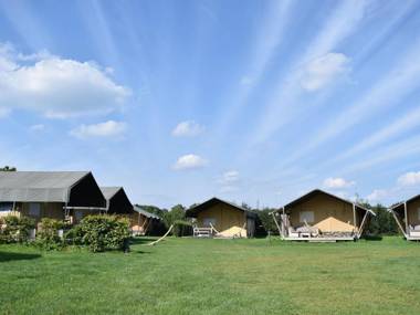 Comfortably furnished tent lodge with stove near the Veluwe
