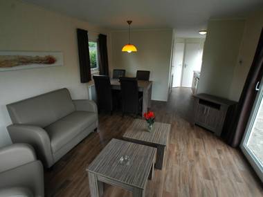 Well-furnished chalet with a terrace nearby the Veluwe