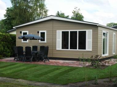 Conveniently furnished chalet with a terrace near the Veluwe