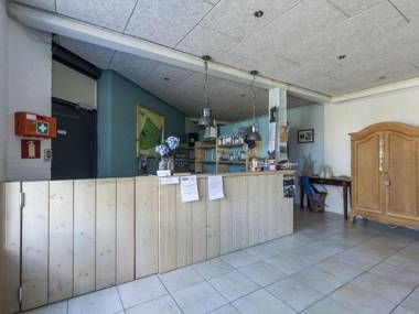 Heavenly Chalet in Sint Annaland with Terrace Garden BBQ