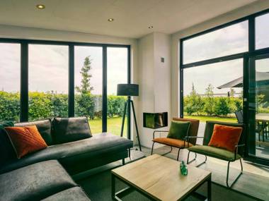 Sustainably built 2 bathroom bungalow in 2 nature reserves