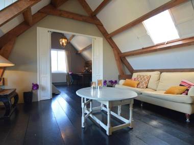 Authentic Mansion in Deil near Lake