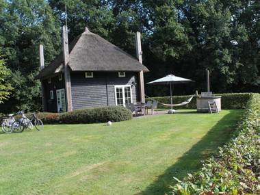 Nice house with or without hot tub near a river