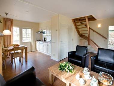 Nice house with or without hot tub near a river