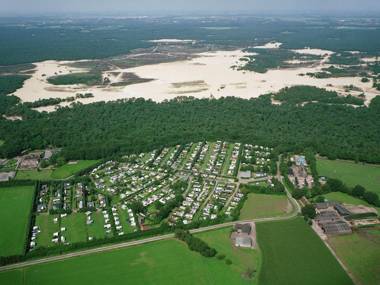 Comfortable tent lodge near the Loonse and Drunense Duinen
