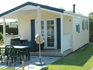 Lovely chalet with veranda near the Loonse and Drunense Duinen