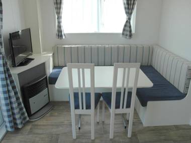 Lovely chalet with veranda near the Loonse and Drunense Duinen