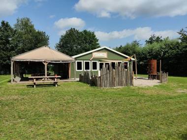 Multiple houses and a group room close to nature reserve