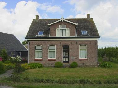 Lovely Cottage near Sea in Wemeldinge