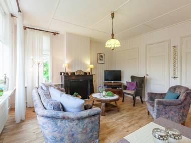 Lovely Cottage near Sea in Wemeldinge