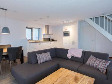 Holiday home with dish washer Tjeukermeer at 5 km